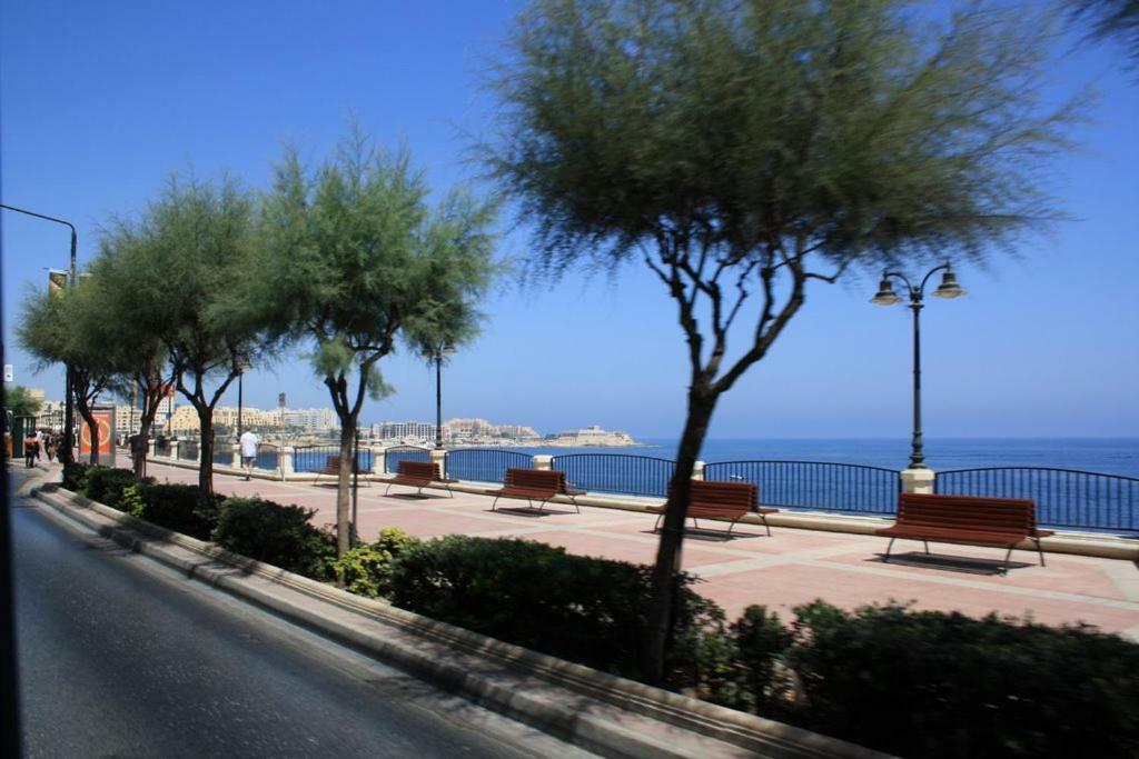 Modern Apartment Just Off The Promenade Sliema Exterior foto